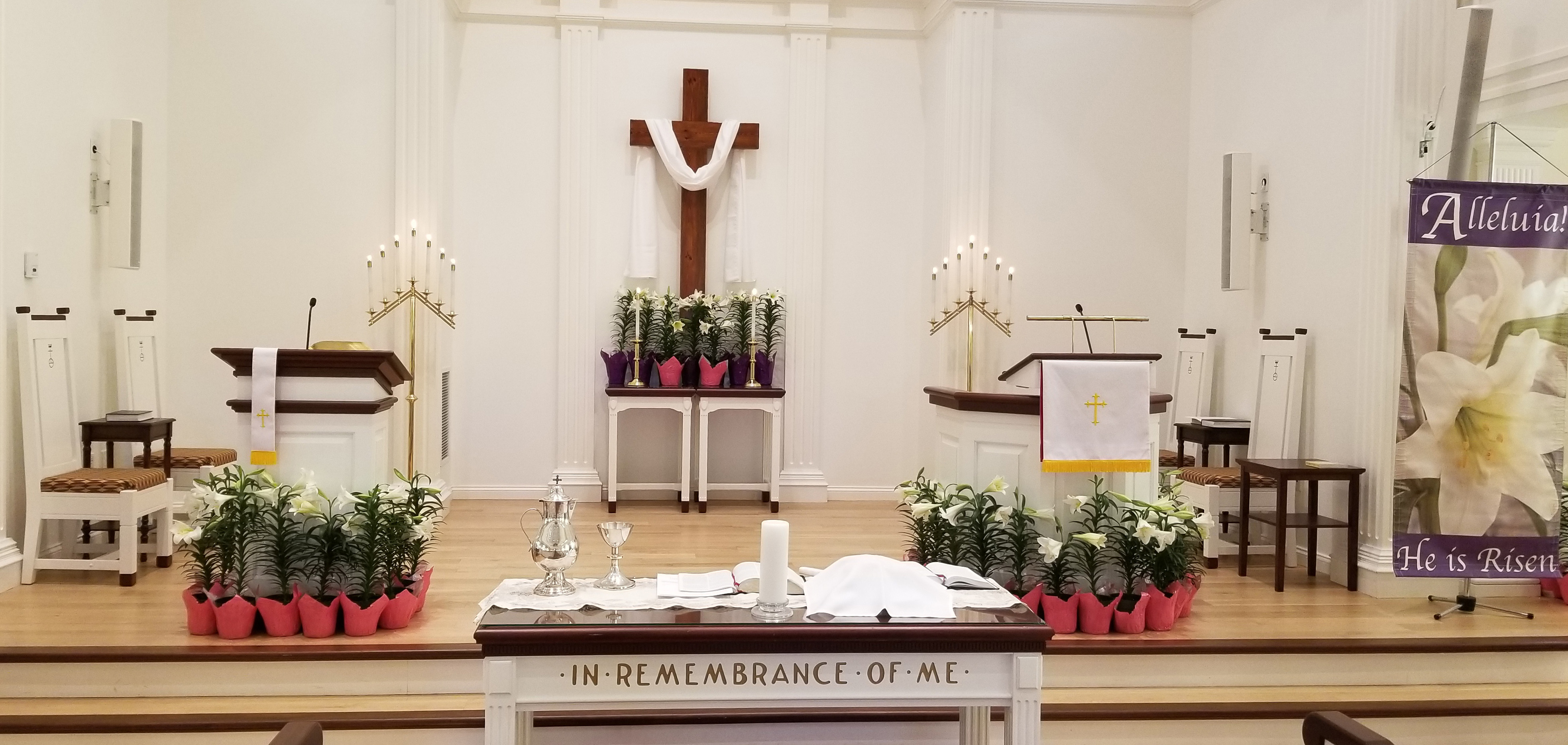 20220417 Easter Chancel 2.jpg